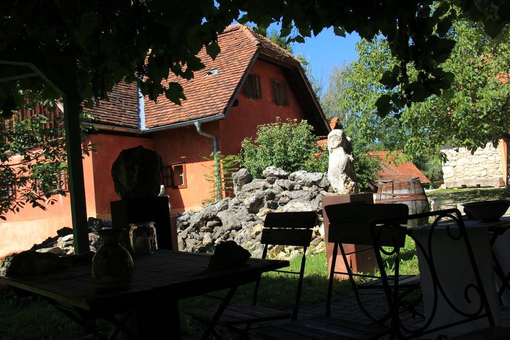 Ferienwohnungen Sonnenberg Ratsch an der Weinstrasse Luaran gambar