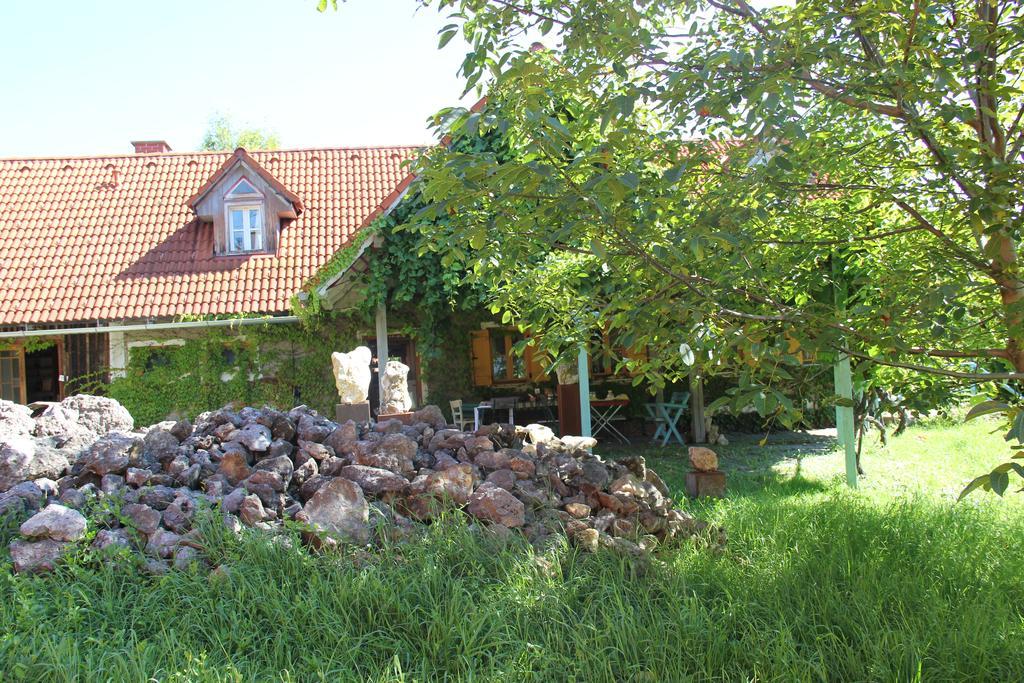 Ferienwohnungen Sonnenberg Ratsch an der Weinstrasse Luaran gambar