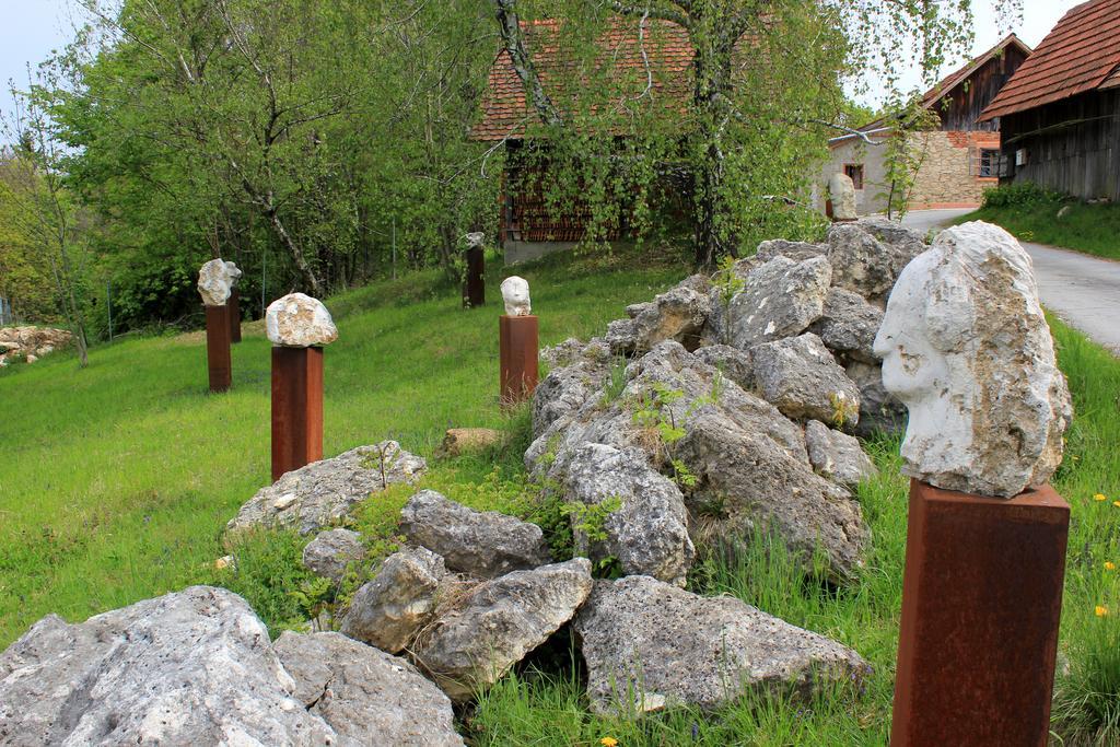 Ferienwohnungen Sonnenberg Ratsch an der Weinstrasse Luaran gambar